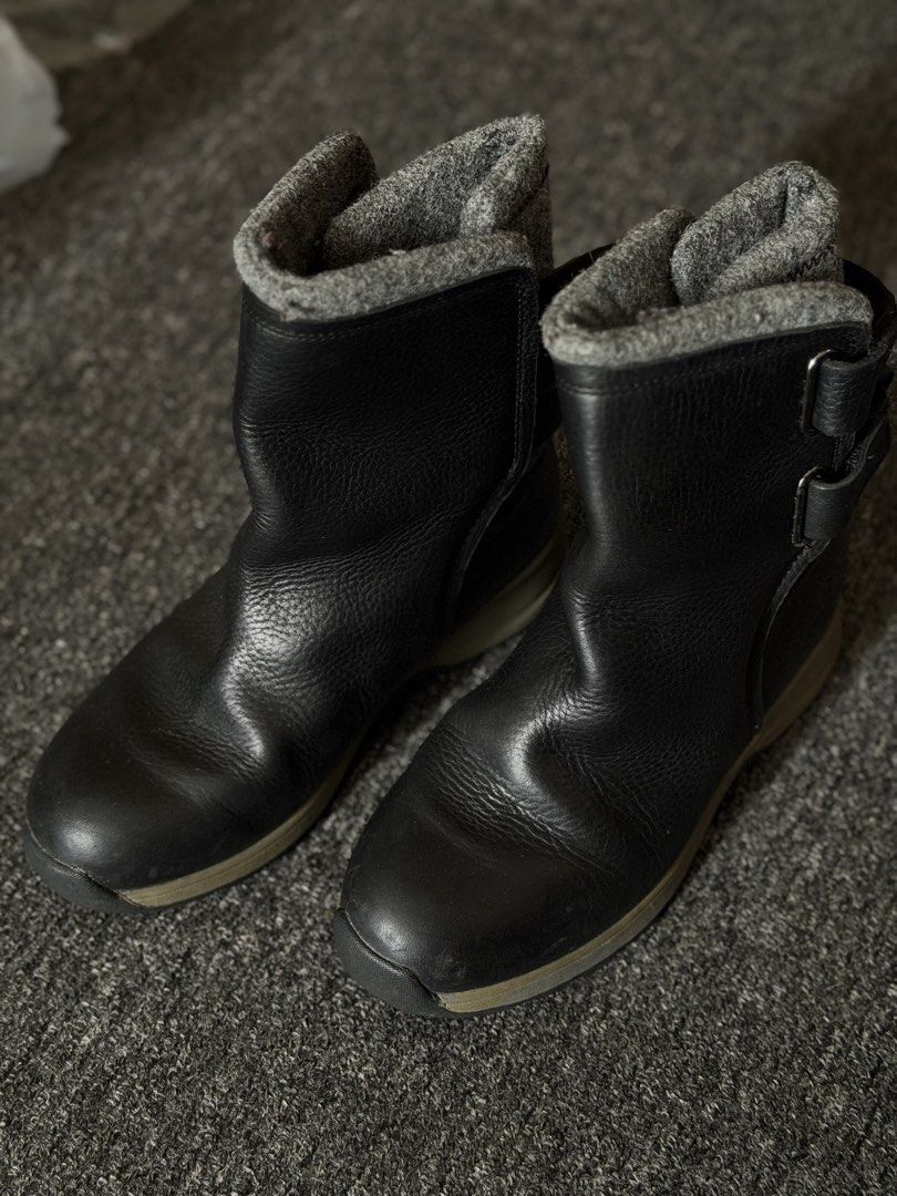 Woolrich Black Leather Wool-Lined Boots Size US 6 (Category: Boots) located in Manila. Submitted by sbm_declutters (Listing ID 1471171507, Image 1). Description: - Brand: Woolrich - Style: Winter Boots (Model WW7715-001-6) - Color: Black with warm grey wool lining - Size: US 6 / UK 4 / EU 36.5 - Material: Genuine leather upper, wool lining, textured rubber outsole - Details: Adjustable side buckle strap with hook-and-loop collar closure - Conditi