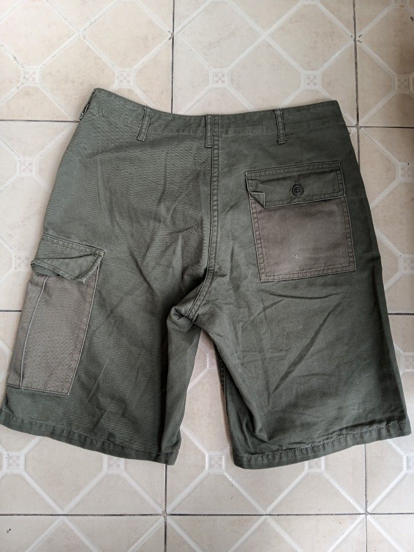 Workware 3 Days Union Green Cargo Shorts W32 (Category: Shorts) located in Manila. Submitted by grandflower-547aee (Listing ID 1471145731, Image 2). Description: - Brand/Model: Workware 3 Days Union - Size: W32 - Color: Green - Material: Sturdy twill fabric with contrasting panel details - Features: Multiple utility pockets with button and flap closures - Ideal for: Casual everyday wear or outdoor activities.