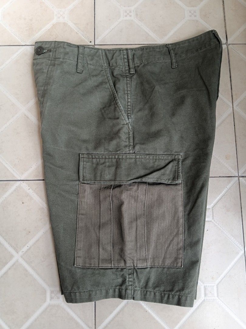 Workware 3 Days Union Green Cargo Shorts W32 (Category: Shorts) located in Manila. Submitted by grandflower-547aee (Listing ID 1471145731, Image 3). Description: - Brand/Model: Workware 3 Days Union - Size: W32 - Color: Green - Material: Sturdy twill fabric with contrasting panel details - Features: Multiple utility pockets with button and flap closures - Ideal for: Casual everyday wear or outdoor activities.