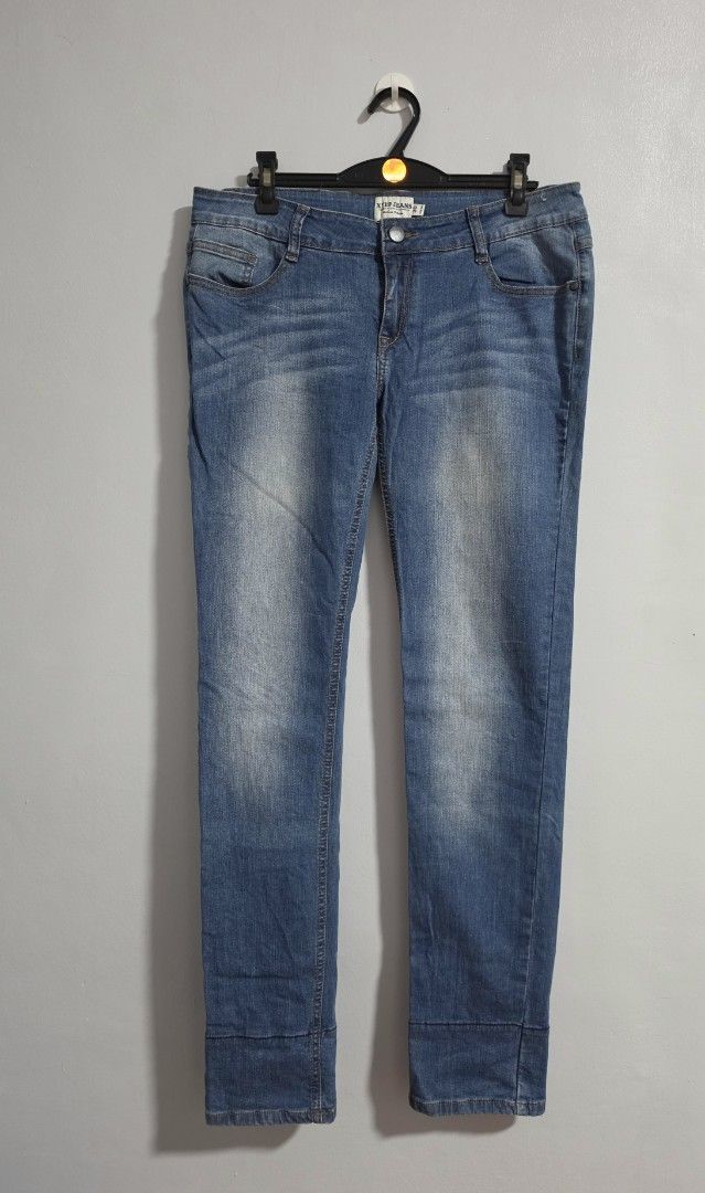 Xtep Jeans Denim Pants Blue Size 32-34 (Category: Jeans) located in Paranaque City. Submitted by franinnashop (Listing ID 1471132818, Image 2). Description: Declutter - Brand: Xtep Jeans - Wash: Classic blue - Fit: Mid-rise with front button closure, belt loops, and pockets - Unique Detail: Roll-up cuffs featuring a red and yellow plaid flannel lining - Measurements (Flat Lay): Waist 32-34 inches | Hips 38 inches | Length 37-41 inches - Condition