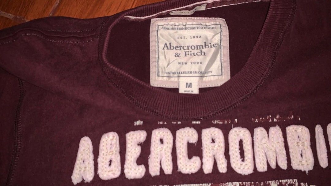 Y2k Abercrombie long sleeve (Category: Coats, Jackets and Outerwear) located in Naga. Submitted by justthrift09 (Listing ID 1471268122, Image 2). Description: size medium good condition.