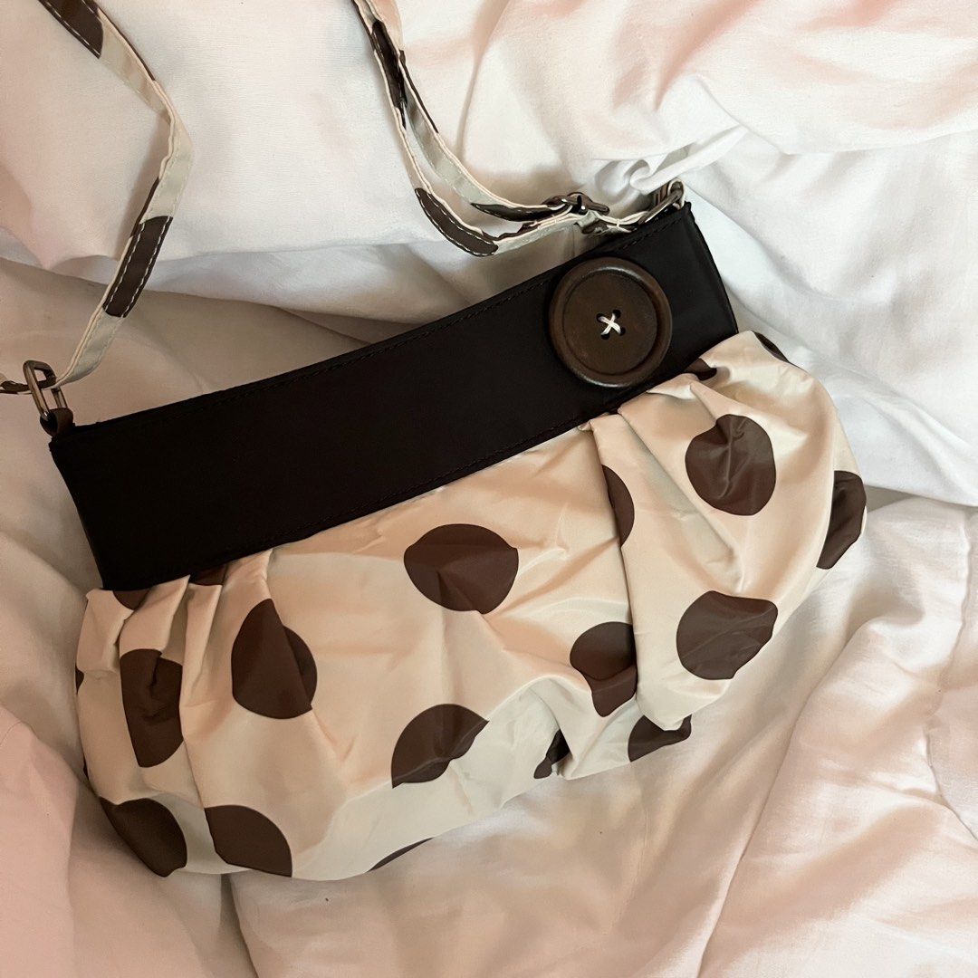 Y2K Button Shoulder Bag (Category: Shoulder Bags) located in Bongabon. Submitted by daniii.v (Listing ID 1471147686, Image 2). Description: last price posted.