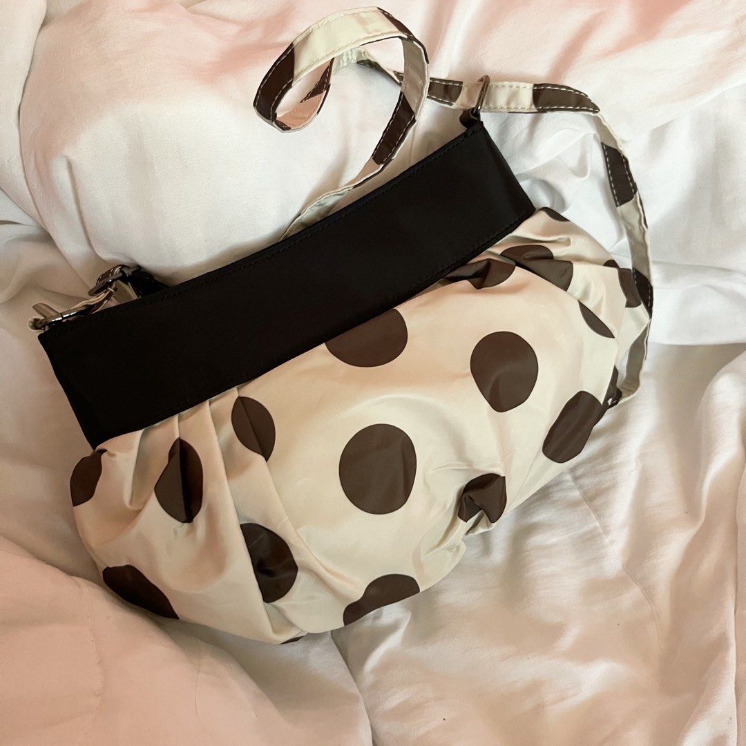 Y2K Button Shoulder Bag (Category: Shoulder Bags) located in Bongabon. Submitted by daniii.v (Listing ID 1471147686, Image 3). Description: last price posted.