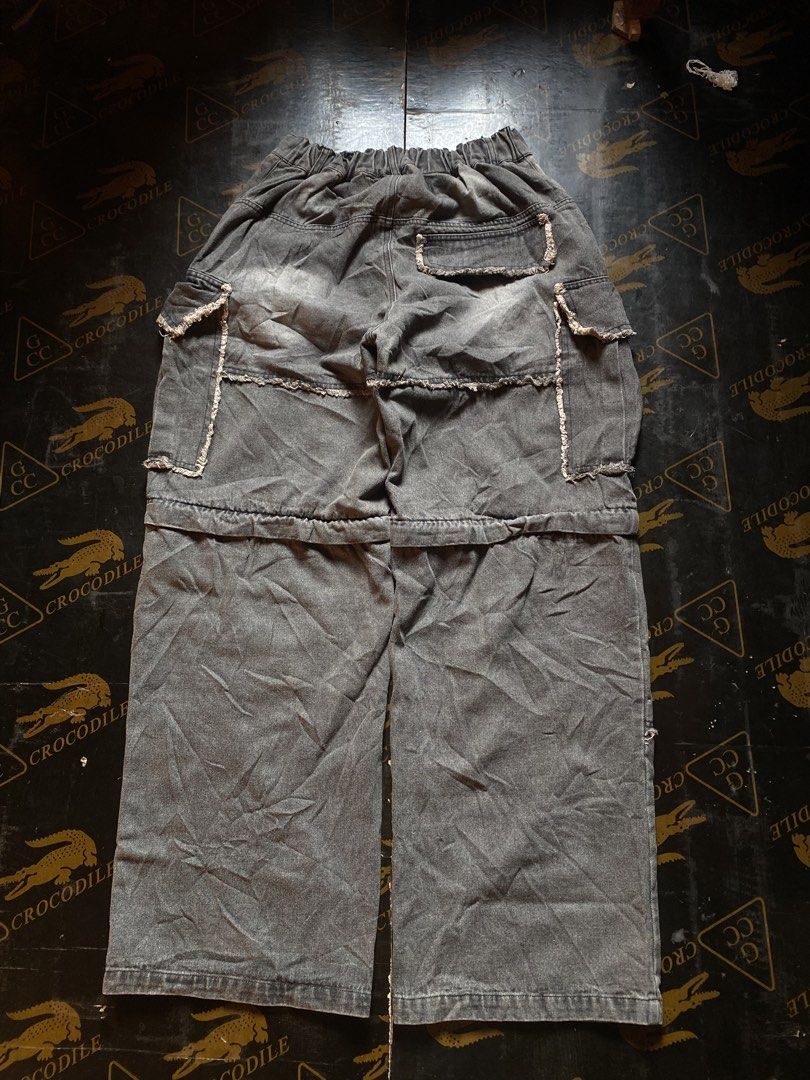 Y2K CARGO PANTS/JORTS (Category: Jeans) located in Davao. Submitted by rovicbaguio8060 (Listing ID 1471154012, Image 3). Description: No issues Can do pants or jorts.