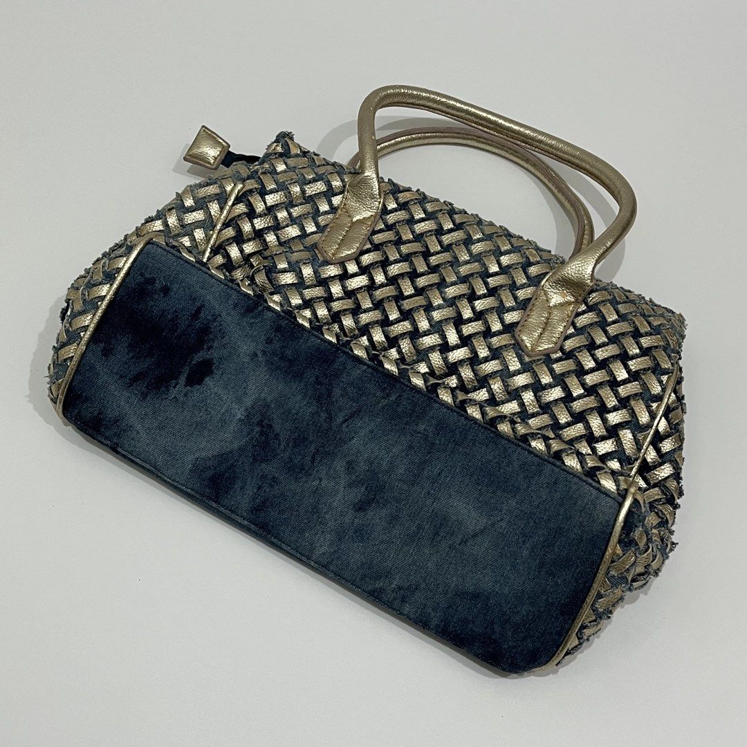 Y2k MISS SIXTY - TWO WAY BAG (Category: Shoulder Bags) located in Lucena. Submitted by southsidekartell (Listing ID 1471237255, Image 2). Description: HAVE SOME MINIMAL SCRATCHES NEEDS CLEANING ALSO MISSING SLING .
