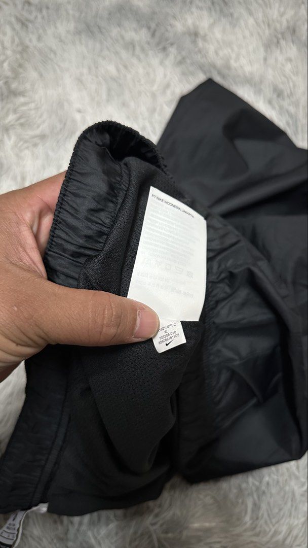 Y2k n*ke track pants anlke zip/adjustable drawstring (Category: Jeans) located in Manila. Submitted by paulovenegaskalakal2020 (Listing ID 1471182169, Image 3). Description: For sale! Kalakal Y2k n*ke track pants Ankle zip & adjustbale drawstring hem XLarge on tag Size- 32 to 40 Length- 40 inches Thigh- 14 inches Knee- 11 inches Leg opening- 9 inches Good as new Crispy MINE 1,695 +sf.