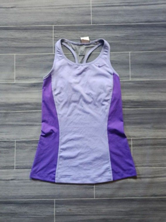Y2k/ pickle ball Nike (Category: Activewear) located in Bacolod City. Submitted by empatees (Listing ID 1471068733, Image 1). Description: .