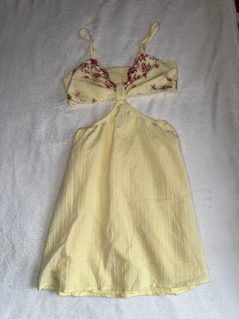 Yellow cut out dress (Category: Dresses) located in Manila. Submitted by closetbylex_ (Listing ID 1471190916, Image 1). Description: Once used! Flattering mini dress Fit to xs-m.