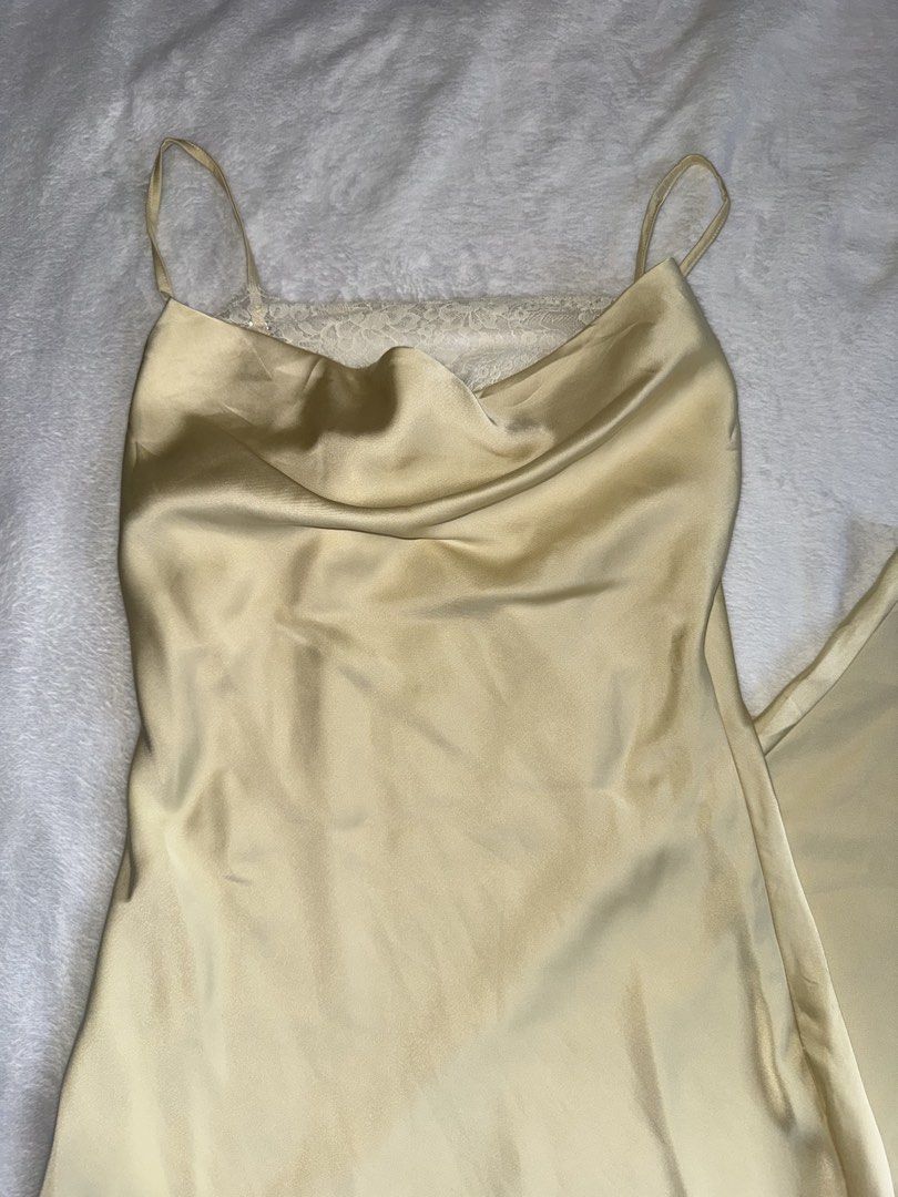 Yellow evening silk lace dress (Category: Evening dresses & gowns) located in Manila. Submitted by closetbylex_ (Listing ID 1471191993, Image 2). Description: Flattering! Fit to xs-s .
