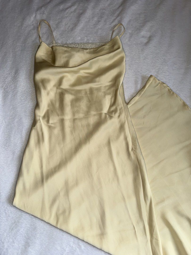 Yellow evening silk lace dress (Category: Evening dresses & gowns) located in Manila. Submitted by closetbylex_ (Listing ID 1471191993, Image 1). Description: Flattering! Fit to xs-s .