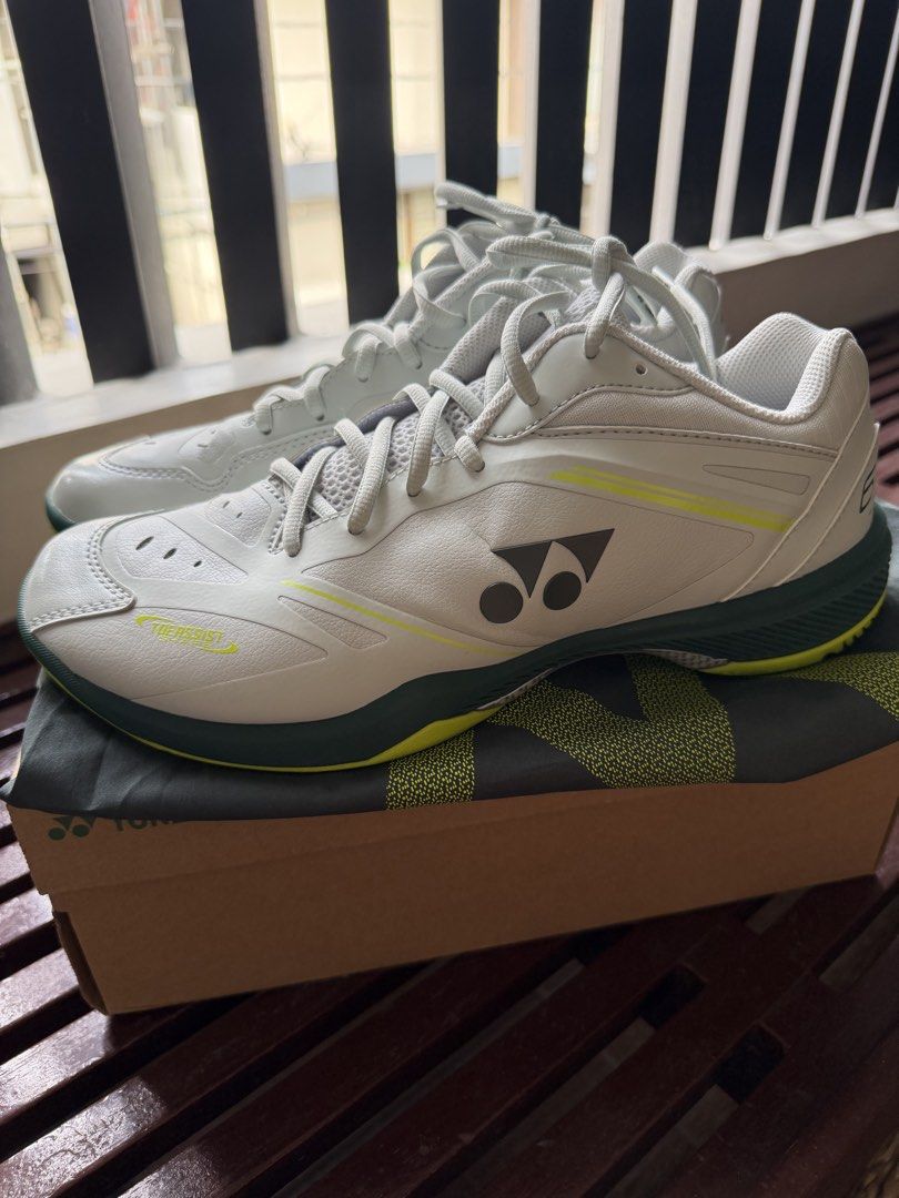 YONEZ 65ZVA (Category: Racket and Ball Sports) located in Paranaque City. Submitted by hmnogn (Listing ID 1471184208, Image 2). Description: •Selling my Yonex 65ZVA •Size 27.5 •Rfs: Decluttering •Used it only at rubber mats •Good condition with slight creases. Performance is still great and the soles are very grippy. •Negotable.