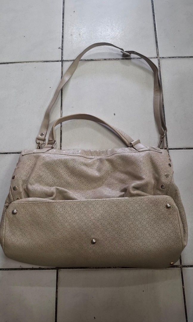 ZANELLATO POSTINA SHOULDER BAG (Category: Shoulder Bags) located in Antipolo. Submitted by goldentiger-ac44 (Listing ID 1471182939, Image 2). Description: ZANELLATO POSTINA SHOULDER BAG Excellent condition Only sign of usages Price 3500 Antipolo City location.