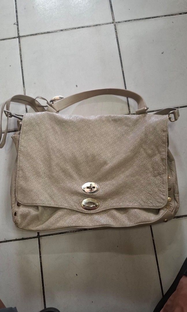 ZANELLATO POSTINA SHOULDER BAG (Category: Shoulder Bags) located in Antipolo. Submitted by goldentiger-ac44 (Listing ID 1471193481, Image 1). Description: ZANELLATO POSTINA SHOULDER BAG Excellent condition Only sign of usages Price 3500 Antipolo City location.