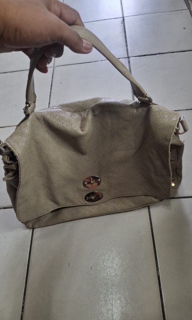 ZANELLATO POSTINA SHOULDER BAG (Category: Shoulder Bags) located in Antipolo. Submitted by goldentiger-ac44 (Listing ID 1471193481, Image 2). Description: ZANELLATO POSTINA SHOULDER BAG Excellent condition Only sign of usages Price 3500 Antipolo City location.