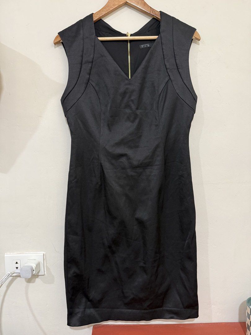 Zara black office dress (Category: Dresses) located in Manila. Submitted by morningthrifters (Listing ID 1471121123, Image 2). Description: 📝The image shows a Zara Basic sleeveless black pencil dress featuring a V-neckline, curved shoulder yokes, and a gold-toned back zipper. 📍Pateros Metro Manila 🚚 Jnt / Lalamove / Pickup 📐 Size Large on tag 💗 Second time buyers has a free item, follow me to get updated. ⚠️ Please make sure you want this it