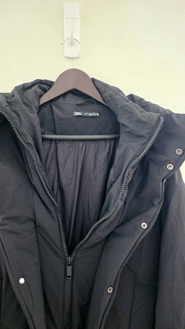 Zara Black Puffer Jacket (Category: Coats, Jackets and Outerwear) located in Quezon City. Submitted by curatedbymissgee (Listing ID 1471175643, Image 3). Description: 🖤 Zara Black Hooded Puffer Jacket | Men's Medium | Unisex | Like New ✨ Korea-bought, worn only once! A stylish and cozy Zara puffer jacket that's perfect for winter trips and chilly weather. - Brand: Zara - Size: Men's Medium (also perfect for women who love an oversized fit!) - Co