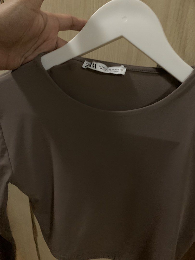 Zara Brown Long Sleeve Crop Top (Category: Longsleeves) located in Manila. Submitted by spaceshop12345 (Listing ID 1471264300, Image 3). Description: - Brand: Zara - Size: M - Color: Brown - Style: Long sleeves, round neckline, simple fitted crop top - Material: Comfortable stretch fabric - Condition: Clean, ready to wear - Made in: Bangladesh.
