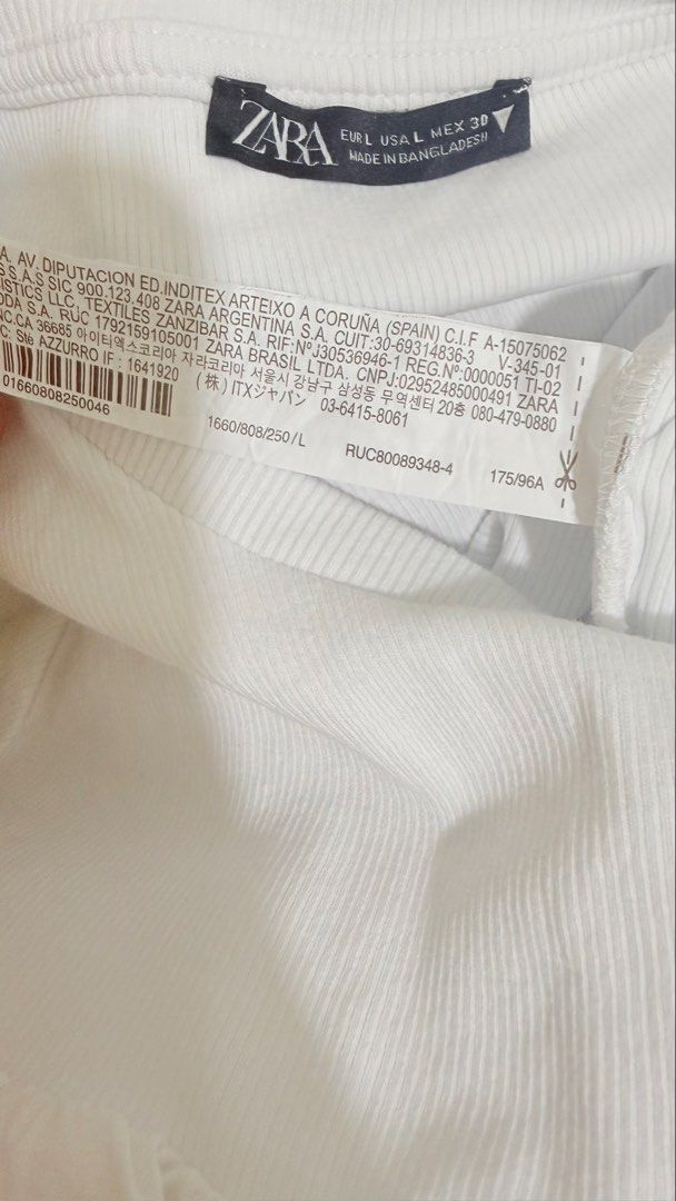 Zara Contrast Ribbed Crop Top (Category: Blouses) located in Naga. Submitted by tiindahunts (Listing ID 1471240498, Image 3). Description: From Hongkong box! Will fit S-M Chest width 18" Length 13" Laid flat.