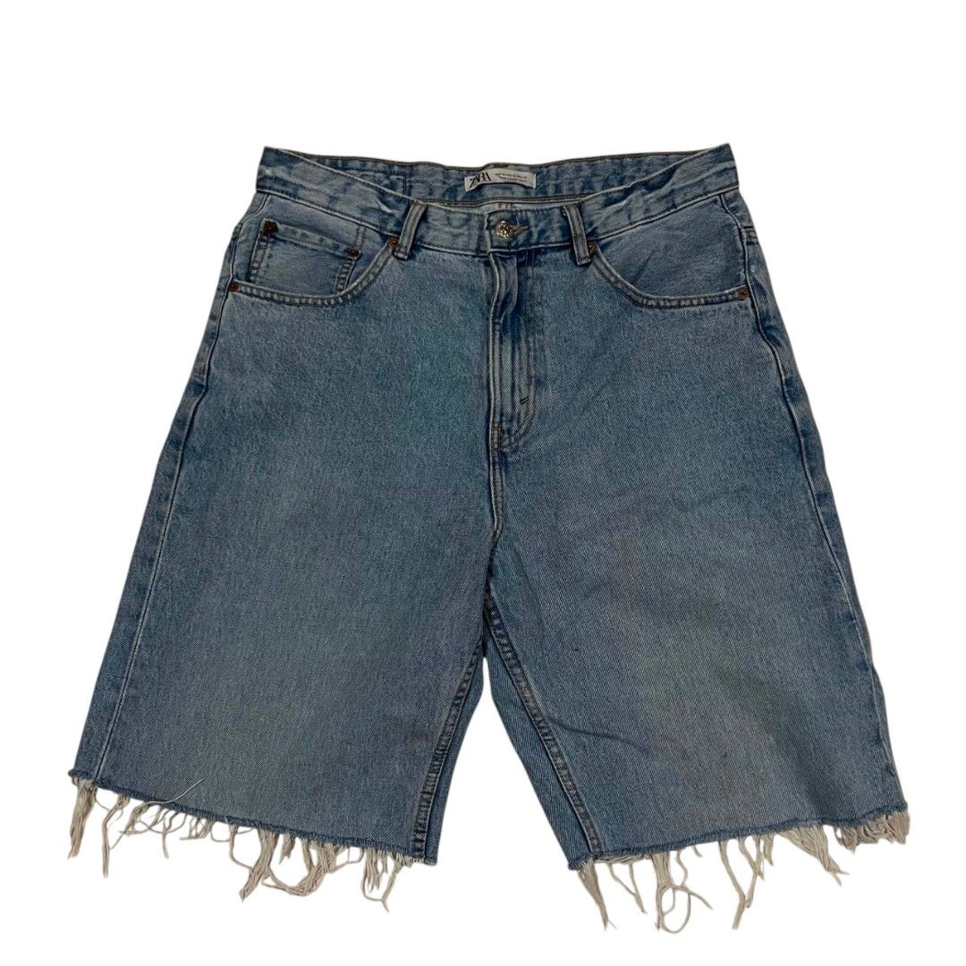 Zara Denim Jorts Ripped Hem (Category: Shorts) located in Cagayan de Oro. Submitted by lootfindzzzz (Listing ID 1471232002, Image 1). Description: - Brand: Zara - Wash: Light blue - Fit: Mid-rise with belt loops - Pockets: Classic 5-pocket design - Closure: Metal button fly - Detail: Edgy raw frayed hem with long dangling threads - Style: Casual everyday streetwear.