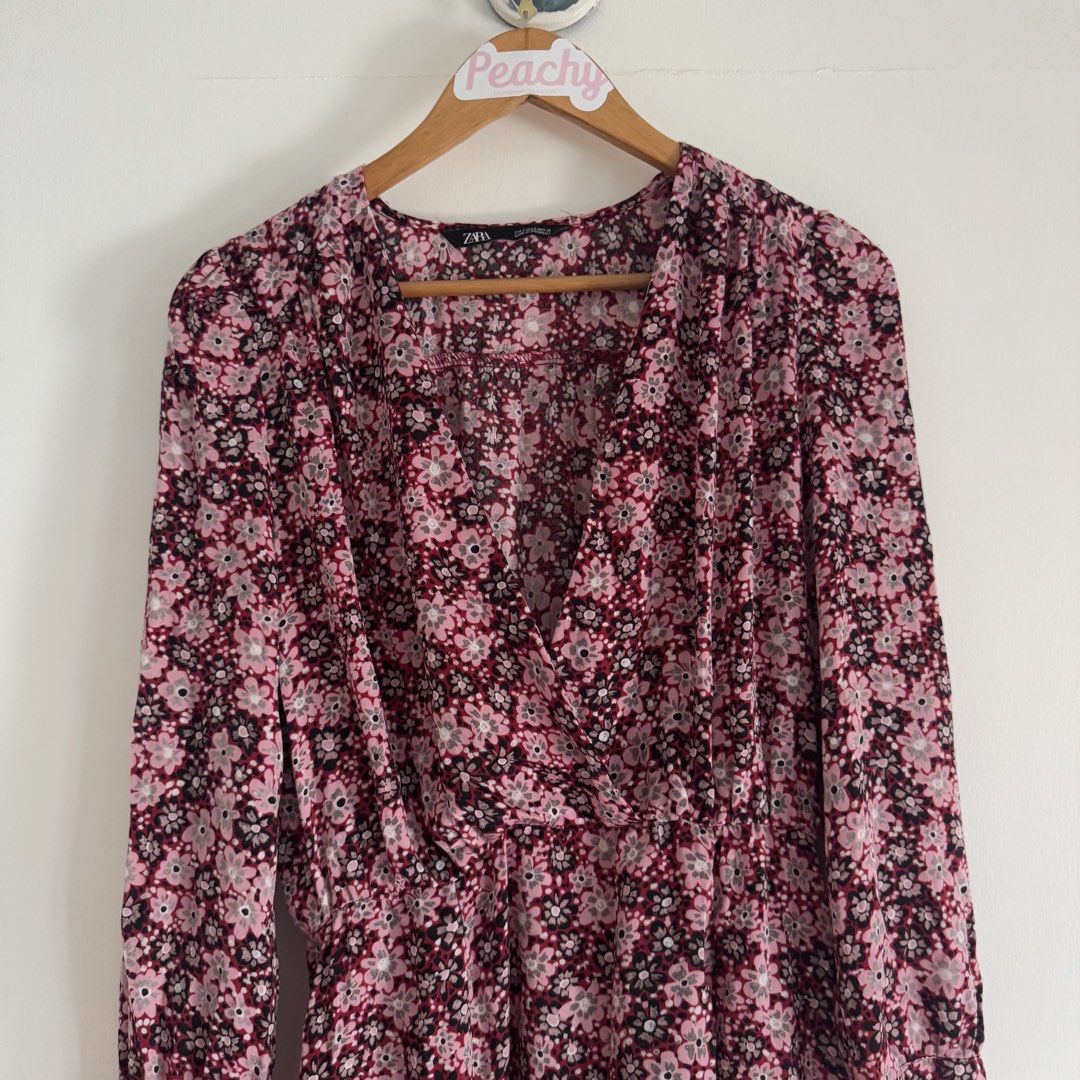 Zara dress (Category: Dresses) located in Manila. Submitted by apparella.ph (Listing ID 1471142030, Image 2). Description: 9.5/10 condition Super pretty 😍 Bust:43 Waist:27-30( garterized) Length:34 ☑️Everything is my Own preloved / BNWT/BNWOT ☑️ not thrifted/Ukay ☑️ malukot sa picture kasi na stock sa cabinet (tinatamad mag plantsa ✌️ ) ☑️Personal items ( usually bought in US/UK/JPN ) every year po ako nag aabroad so expect i don’t sell fake ite