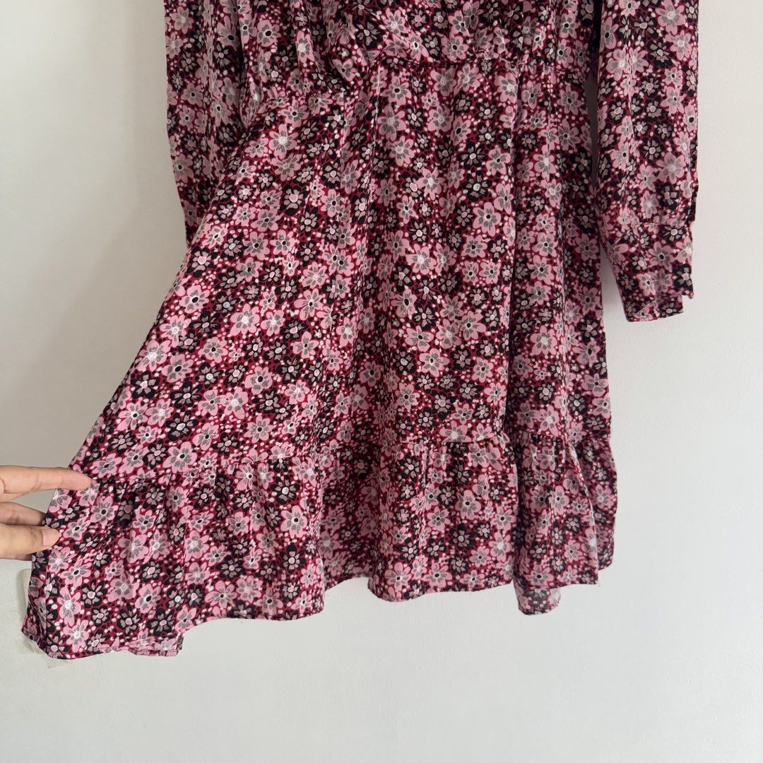 Zara dress (Category: Dresses) located in Manila. Submitted by apparella.ph (Listing ID 1471142030, Image 3). Description: 9.5/10 condition Super pretty 😍 Bust:43 Waist:27-30( garterized) Length:34 ☑️Everything is my Own preloved / BNWT/BNWOT ☑️ not thrifted/Ukay ☑️ malukot sa picture kasi na stock sa cabinet (tinatamad mag plantsa ✌️ ) ☑️Personal items ( usually bought in US/UK/JPN ) every year po ako nag aabroad so expect i don’t sell fake ite