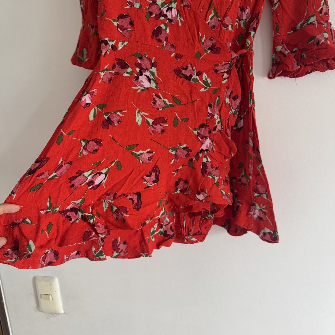 Zara dress skort (Category: Dresses) located in Manila. Submitted by apparella.ph (Listing ID 1471166857, Image 3). Description: Super pretty 😍 May shorts narin sya sa loob, wrap around style Bust:36 Waist:26 Length:31 ☑️Everything is my Own preloved / BNWT/BNWOT ☑️ not thrifted/Ukay ☑️ malukot sa picture kasi na stock sa cabinet (tinatamad mag plantsa ✌️ ) ☑️Personal items ( usually bought in US/UK/JPN ) every year po ako nag aabroad so expect 