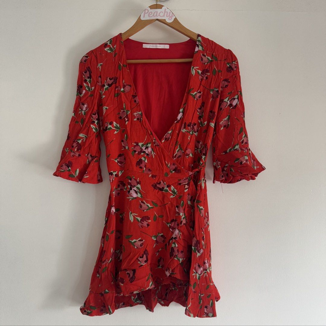Zara dress skort (Category: Dresses) located in Manila. Submitted by apparella.ph (Listing ID 1471166857, Image 1). Description: Super pretty 😍 May shorts narin sya sa loob, wrap around style Bust:36 Waist:26 Length:31 ☑️Everything is my Own preloved / BNWT/BNWOT ☑️ not thrifted/Ukay ☑️ malukot sa picture kasi na stock sa cabinet (tinatamad mag plantsa ✌️ ) ☑️Personal items ( usually bought in US/UK/JPN ) every year po ako nag aabroad so expect 