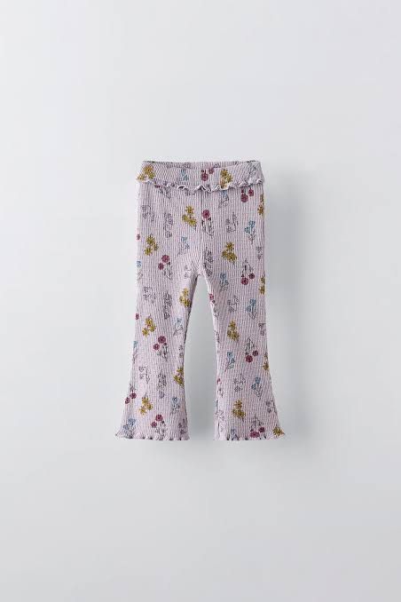 Zara Flared Leggings (Category: Babies & Kids Fashion) located in Manila. Submitted by handmedownsbymamaandisla (Listing ID 1471186735, Image 1). Description: needs a little bit of repair near the stitches.