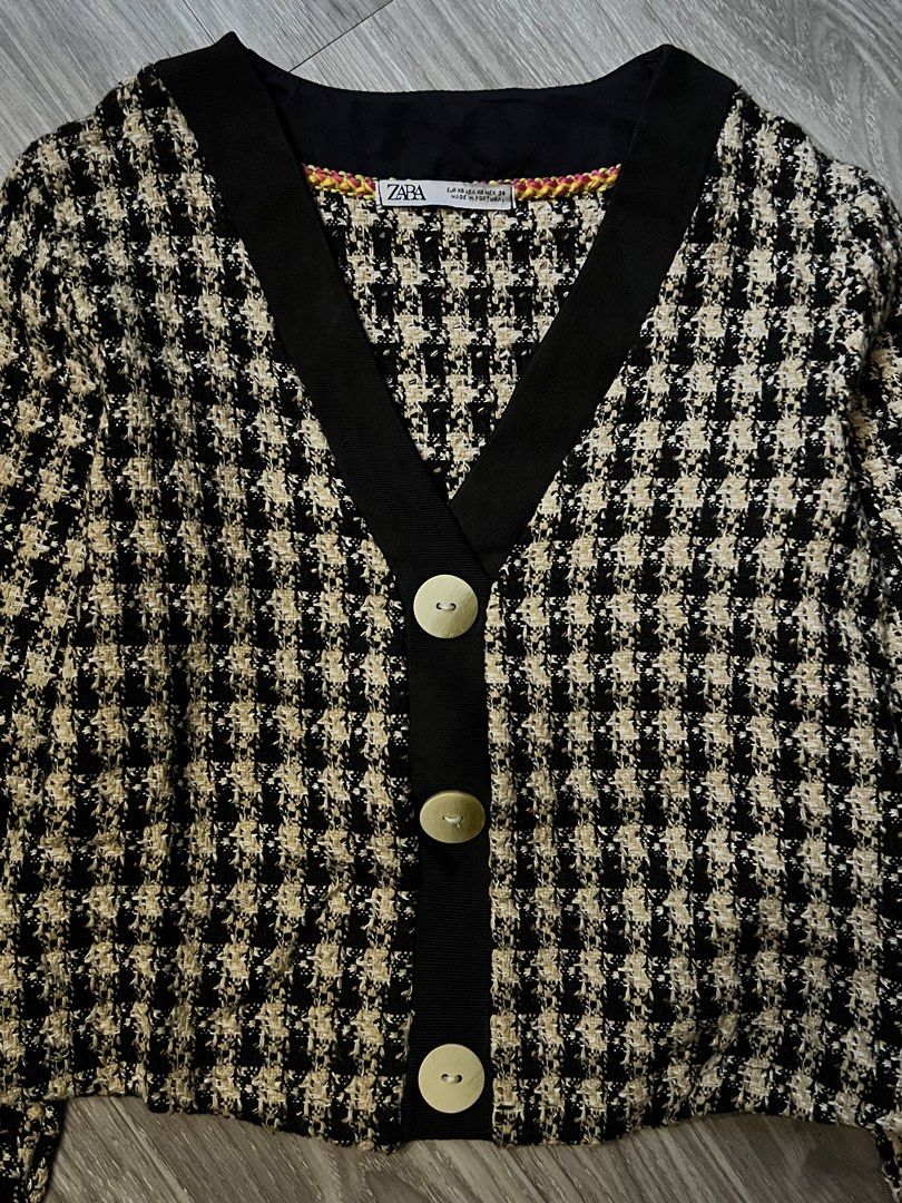 Zara knitted cardigan (Category: Coats, Jackets and Outerwear) located in Manila. Submitted by tripnimichael (Listing ID 1471206402, Image 3). Description: Length-18.5 Width-16.5 -Excellent condition -No issue.