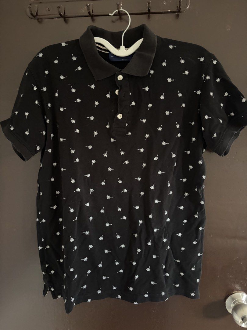 zara man black polo shirt (Category: Tshirts & Polo Shirts ) located in Manila. Submitted by iyahpreloved_ (Listing ID 1471195245, Image 1). Description: size L.