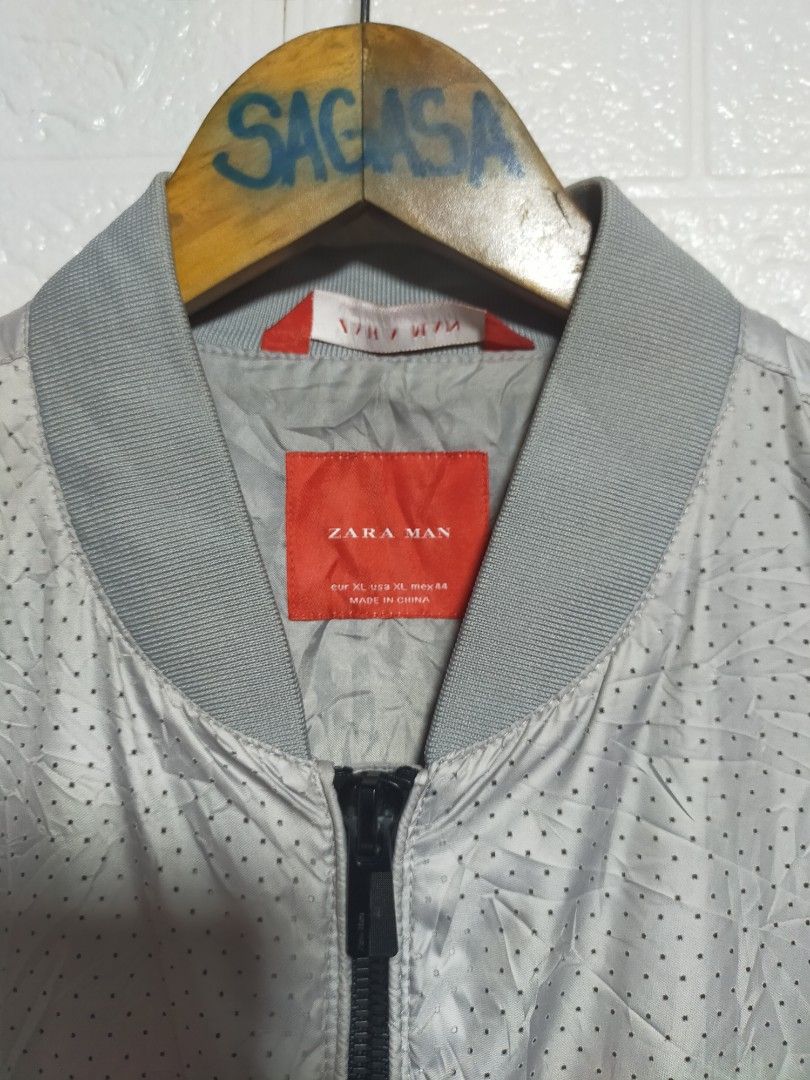 Zara Man Grey Bomber Jacket Size XL (Category: Coats, Jackets and Outerwear) located in Valencia. Submitted by cabisaythriftshop (Listing ID 1471222724, Image 2). Description: - Brand: Zara Man - Size: XL - Color: Grey - Closure: Full zip front - Details: Ribbed collar, cuffs, and hem - Design: Micro-perforated front panels with solid sleeves and back - Style: Lightweight casual layer.