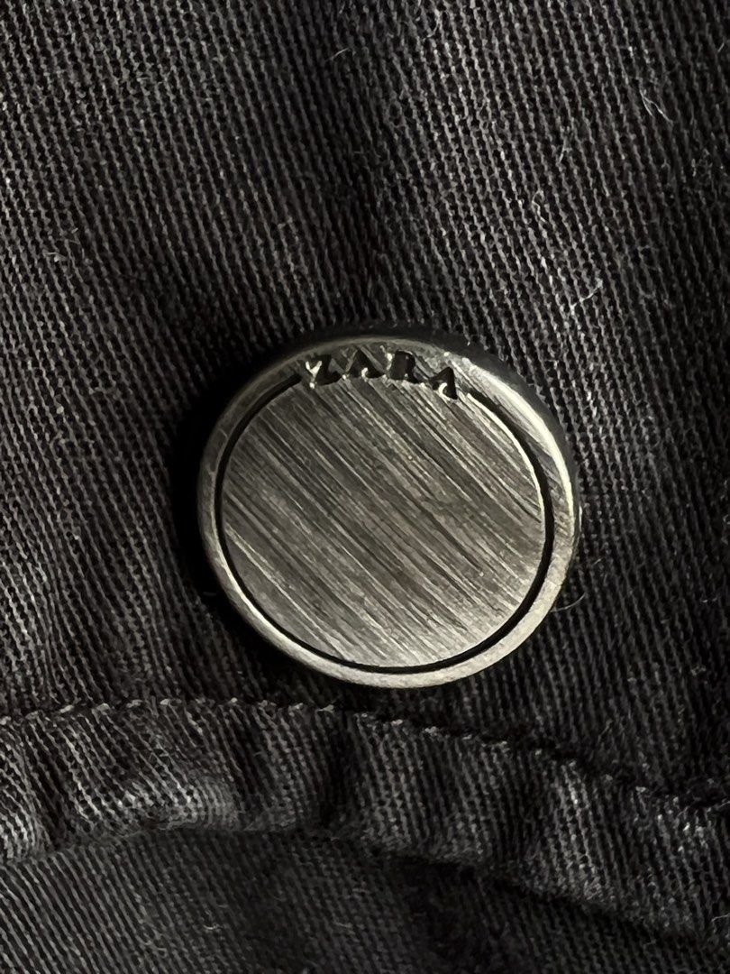 Zara Oversized Cargo Shirt (Category: Formal Shirts) located in Cavite. Submitted by slumbermanila (Listing ID 1471228950, Image 3). Description: Zara Oversized Cargo Shirt complete hardware snap button in good condition see photos for right measurements .
