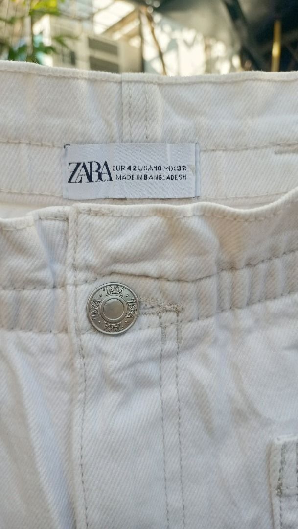 ZARA white denim highwaist short (Category: Shorts) located in Davao. Submitted by irisrazona16792 (Listing ID 1471133283, Image 2). Description: Made in Bangladesh Wd side pocket Waist 32-34(garterize) Hips 40 L 17.5 mall quality.