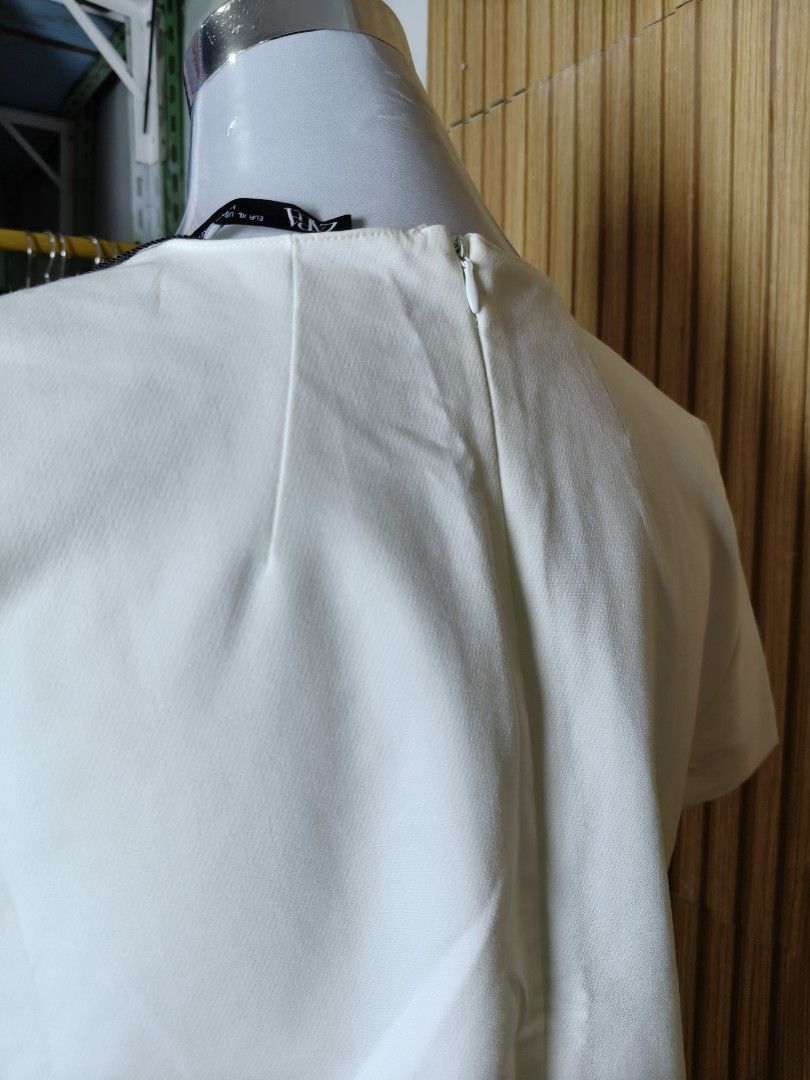 Zara White Short Sleeve Crop Top (Category: Blouses) located in Taguig. Submitted by ashie_clothing (Listing ID 1471256780, Image 2). Description: - Brand: Zara - Style: Crop top with short sleeves and round neckline - Size: XL - Condition: Brand new with original store tags attached - Details: Clean solid white color, concealed back zip closure - Fit: Great basic piece, perfect for pairing with high-waisted bottoms.
