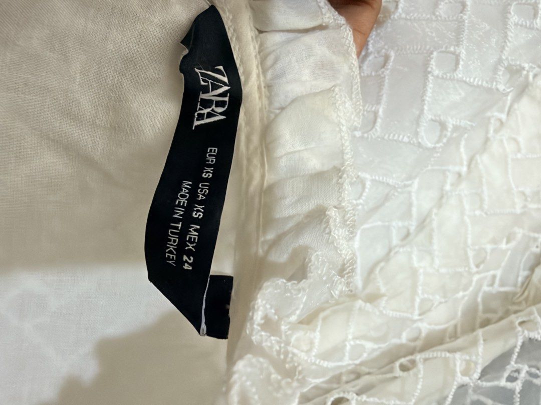 Zara White Voluminous Textured Puff-Sleeve Top (Category: Blouses) located in Pasig City. Submitted by shopsmart.mnl (Listing ID 1471285767, Image 3). Description: No issue and excellent condition XS in tag can fit up to S.