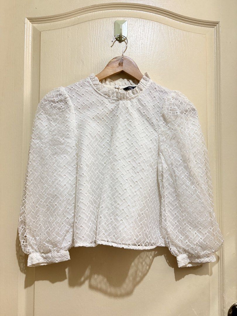 Zara White Voluminous Textured Puff-Sleeve Top (Category: Blouses) located in Pasig City. Submitted by shopsmart.mnl (Listing ID 1471285767, Image 2). Description: No issue and excellent condition XS in tag can fit up to S.