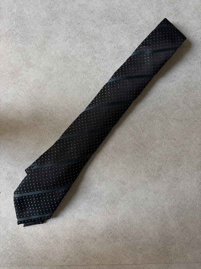 Ziozia Black Striped Necktie (Category: Ties) located in Pasig City. Submitted by chamoisee (Listing ID 1471296232, Image 1). Description: .