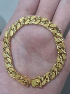 (Category: ) located in . Submitted by buybackgoldsg (Listing ID 1471310532, Image 1). Description: .