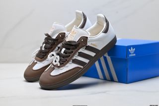 (Category: ) located in . Submitted by factory.shoes.outlet (Listing ID 1471308103, Image 1). Description: .