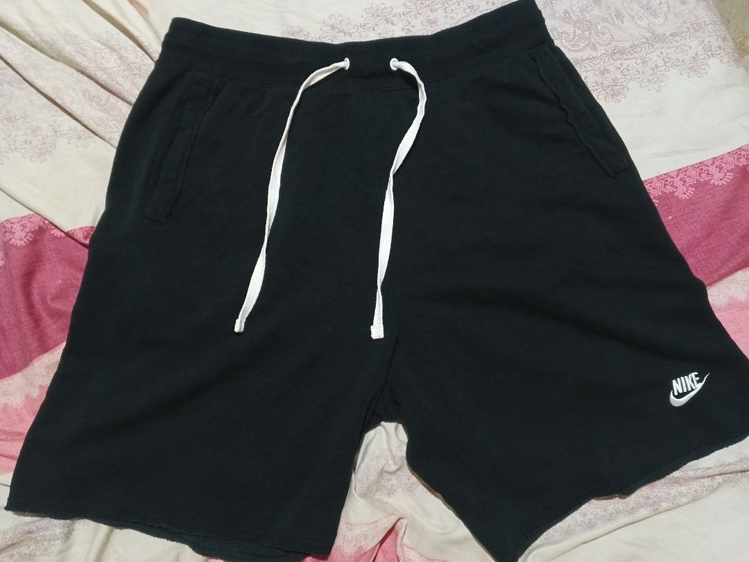 alumni Nike cotton short (Category: Activewear) located in Isabel. Submitted by nieljun112187 (Listing ID 1471327428, Image 1). Description: nike alumni cotton short width 33to34 length 21 leg open 13 colorate 9 issue himol2 lang kunti.