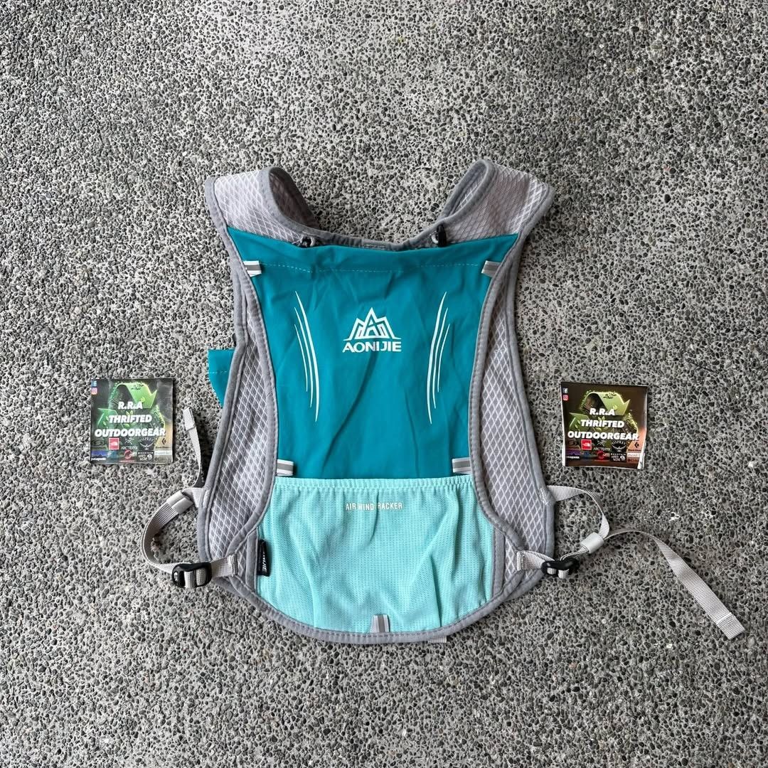 AONIJIE E913S 5L "Air Wind Tracker" Running Hydration Vest. (Category: Vests) located in Caloocan City. Submitted by rjlthrifts (Listing ID 1471301339, Image 1). Description: AONIJIE E913S 5L "Air Wind Tracker" Running Hydration Vest. Excellent Condition Color Rate 10/10 No Issue. Price. 1,380 Loc. South Caloocan Courier. J&T And Flash Express.