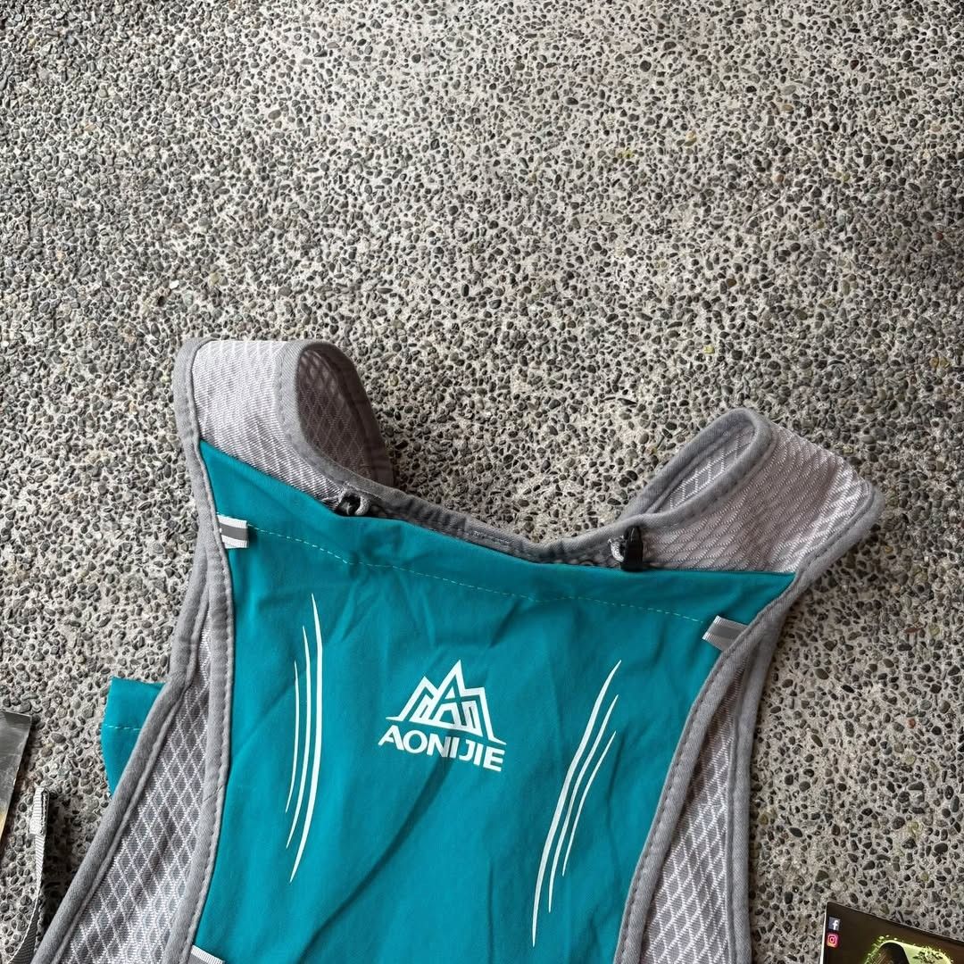 AONIJIE E913S 5L "Air Wind Tracker" Running Hydration Vest. (Category: Vests) located in Caloocan City. Submitted by rjlthrifts (Listing ID 1471301339, Image 2). Description: AONIJIE E913S 5L "Air Wind Tracker" Running Hydration Vest. Excellent Condition Color Rate 10/10 No Issue. Price. 1,380 Loc. South Caloocan Courier. J&T And Flash Express.