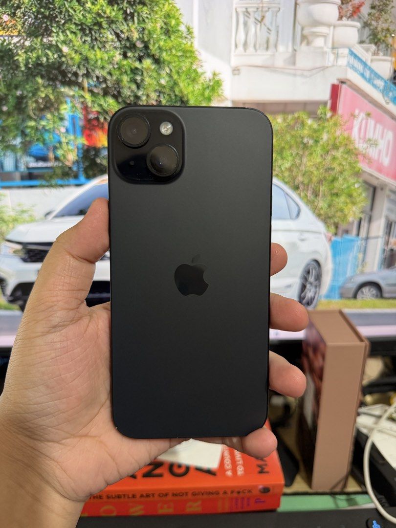 Apple iPhone 15 Plus 128GB (E-sim) Factory Unlocked - Black (Category: iPhone 15 Series) located in Taguig. Submitted by alwarrieth.0501 (Listing ID 1471402481, Image 1). Description: iPhone 15 Plus 128gb factory unlocked (E-sim) - Black Quickspecs: -iOS 27.0.1 -87% Batt health -572 Cycle Count Inclusions: Unit itself and Charger *Dents See pics to appreciate! 📍Ayala Malls Arca South, BGC, Makati, Ortigas, Pasig, San Juan, Alabang Town Center (O