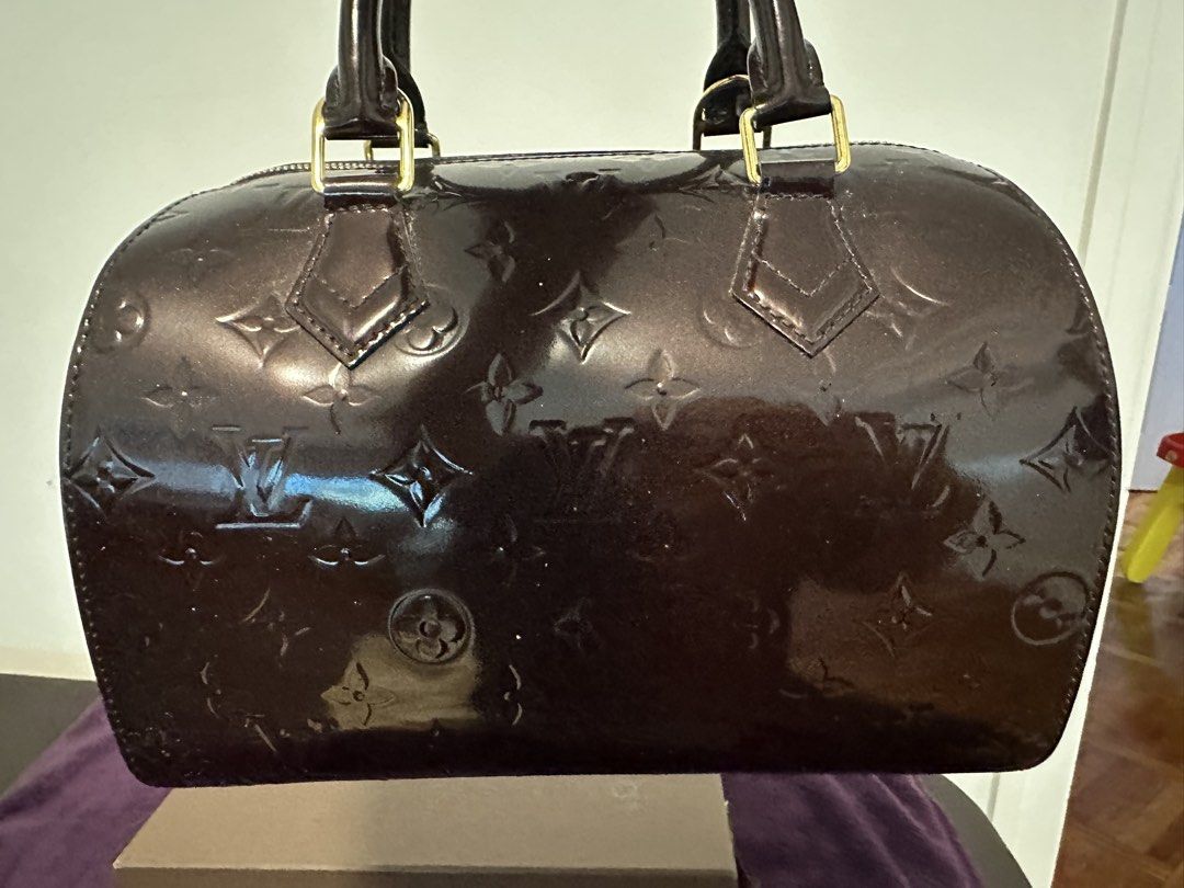 Authentic Louis Vuitton Monogram Vernis Speedy Handbag (Category: Luxury Bags & Wallets) located in Manila. Submitted by pbum168 (Listing ID 1471308682, Image 3). Description: - Authentic Louis Vuitton Alma handbag in stunning Amarante Monogram Vernis leather - Structured bowling silhouette with elegant rolled top handles - Luxurious gold-tone hardware and matching padlock on the zipper - Glossy embossed monogram finish for a timeless look - Incl