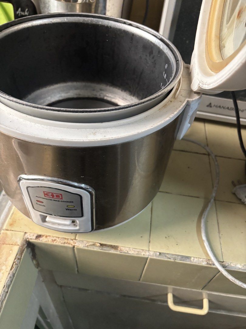 Automatic rice cooker (Category: Other Kitchenware & Tableware) located in Manila. Submitted by vintageaccessories (Listing ID 1471334903, Image 2). Description: .