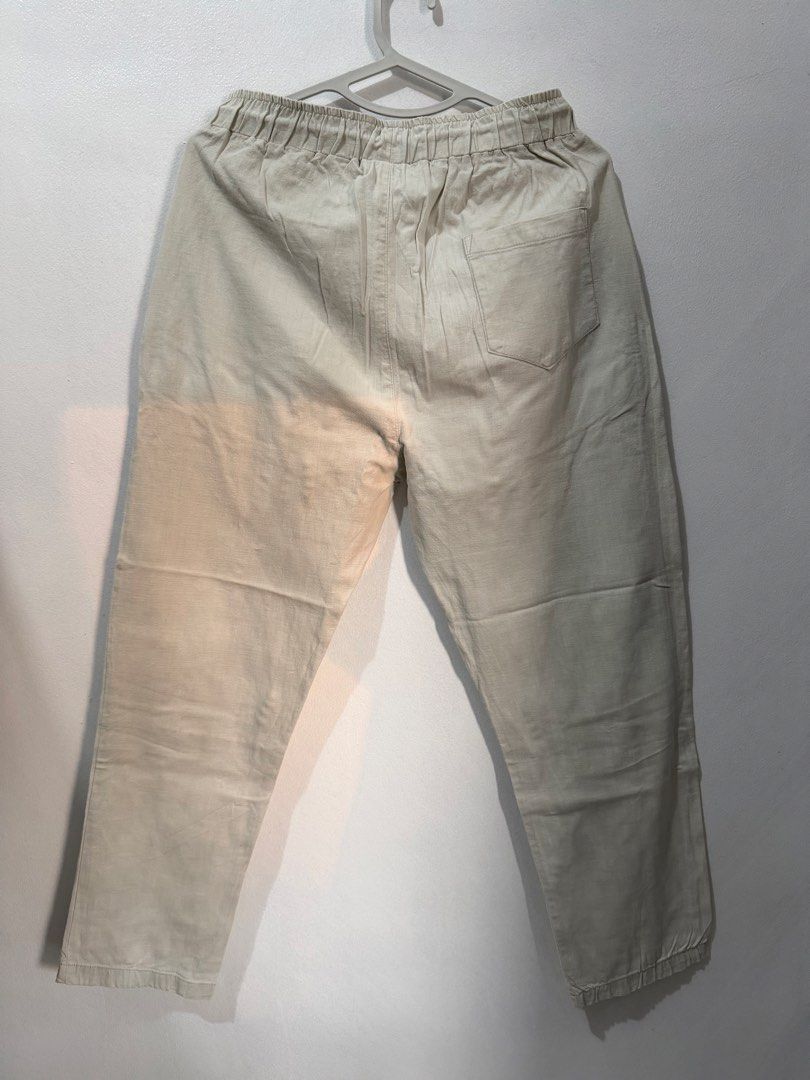 Beige Elastic Waist Drawstring Casual Pants (Category: Trousers) located in Pasig City. Submitted by yoroshikuonegaishimasu (Listing ID 1471342141, Image 2). Description: Payment first via GCash or Paymaya only No Meet-up/COD/COP/Rider Abono No return, exchange or refund Delivery: Grab or Lalamove J&T (during weekend only) Location: Pasig.