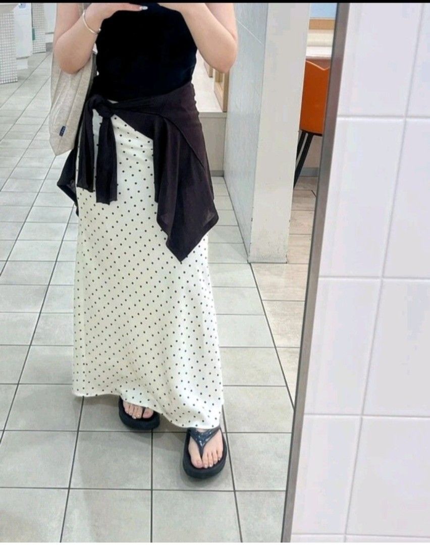 Beige Polka Dot Long Skirt (Category: Other Bottoms) located in Manila. Submitted by smilefashion08 (Listing ID 1471314438, Image 3). Description: Waist 26 Length 37.