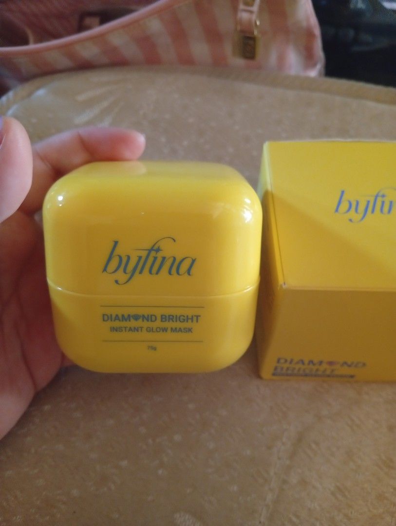 Byfina diamond bright instant glow mask (Category: Face Care) located in Quezon City. Submitted by purple_haven (Listing ID 1471367431, Image 1). Description: byfina diamond bright instant glow mask 75ml bnew with box i suggest for lalamove only because the consistency of the product is very runny.