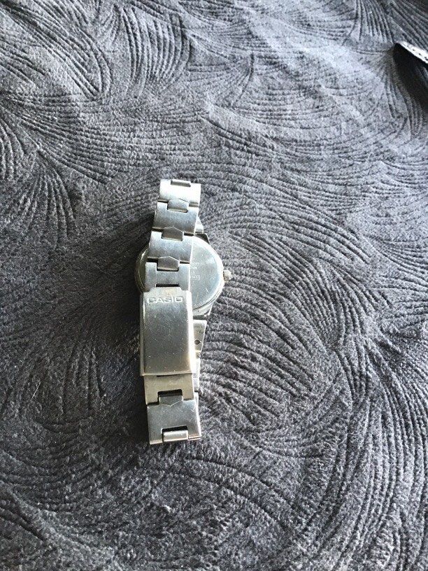 Casio Quartz authentic (Category: Women's Watches) located in Baguio. Submitted by agozun61 (Listing ID 1471315549, Image 3). Description: Quartz authentic black dial.Good running condition..