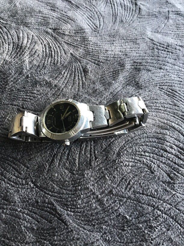 Casio Quartz authentic (Category: Women's Watches) located in Baguio. Submitted by agozun61 (Listing ID 1471315549, Image 2). Description: Quartz authentic black dial.Good running condition..